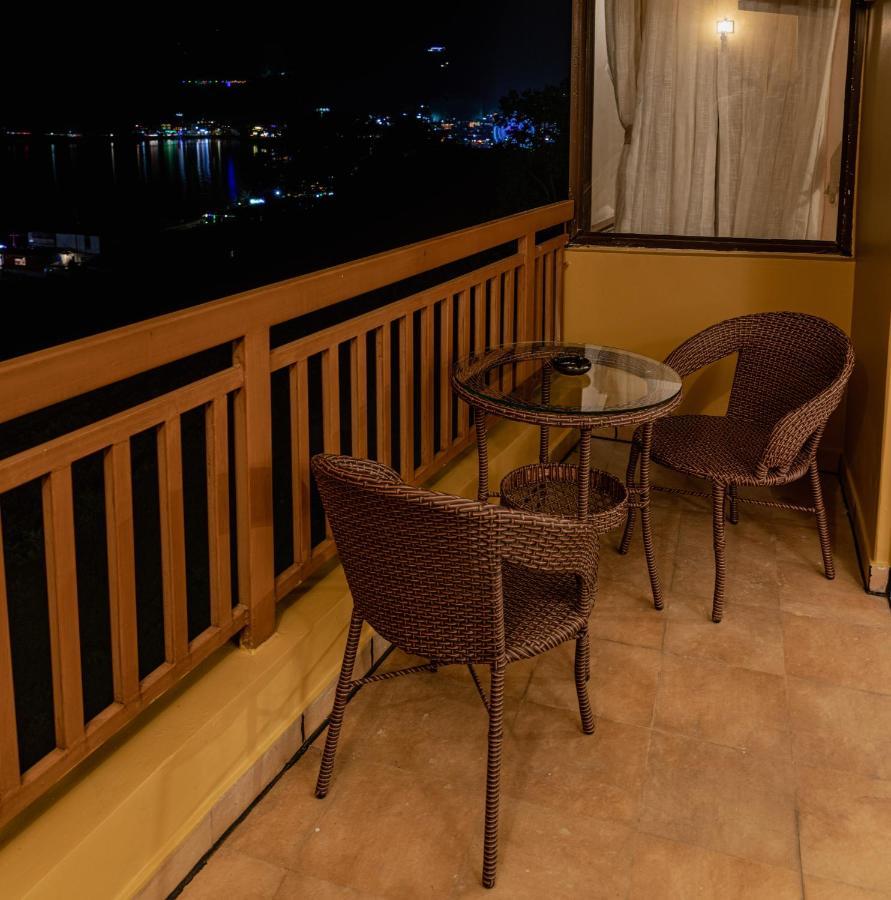 Hotel Fewa Camp Покхара Екстер'єр фото